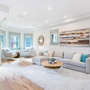 Homestay Easeful 2 Bedroom Unit Near Bay, Vancouver
